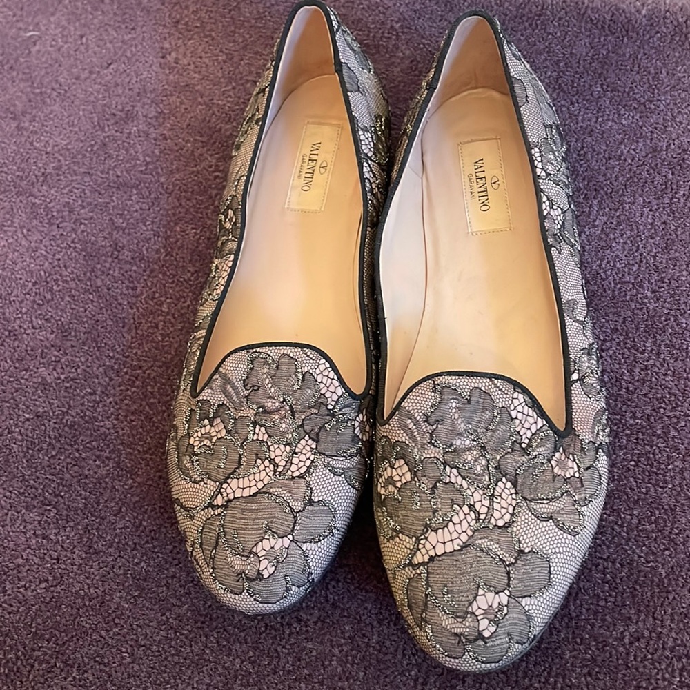 NIB 100% AUTH Valentino pink on Black Lace Loafers Flats 10